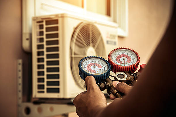 Professional Ac Installation technician working in Dale, TX